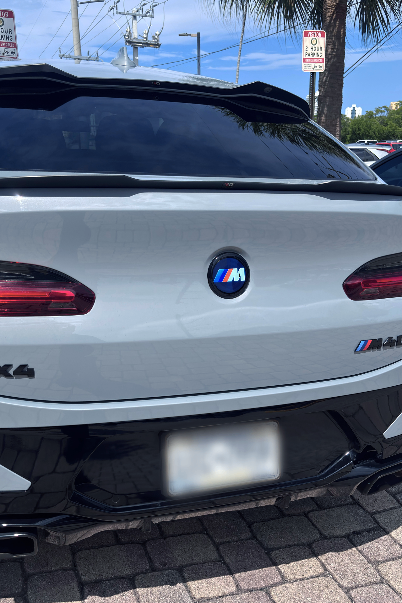 BMW X4 M40i (G02) with LED badge installed